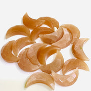 2,3,4,5,6 Pcs Natural Peach Moonstone Moon Shape Briolettes, Hand Carved Moon Beads Briolettes, Moon Shape Gemstone, Carved Briolettes, 17mm