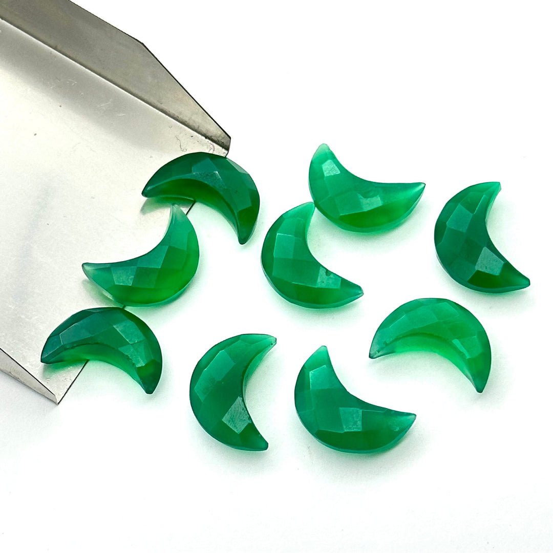 2,3,4,5,Pcs  Natural Green Onyx faceted Hand Carved Moon Shape Briolettes, Carved Moon Shape Gemstone For Jewelry, faceted Moon Shape 17mm