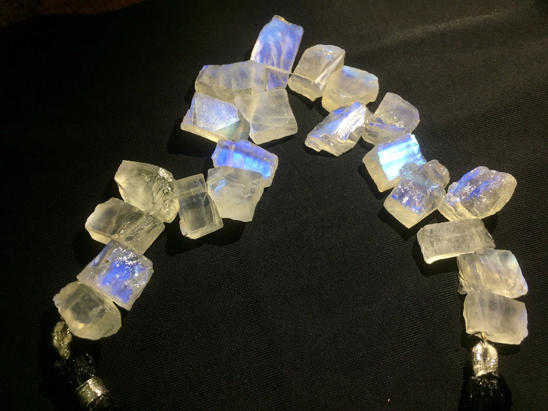1 strand 20pcs AAA Quality Natural Flashy Blue Moonstone Rough slice briolette,rainbow moonstone gemstone for jewellery7-10mm