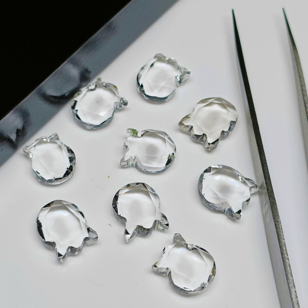 Natural Clear Crystal Quartz Cat Face Carving, Faceted Kitty Shape Charms, Crystal Quartz Handmade Carved Stone, Jewelry Making Beads 12x10