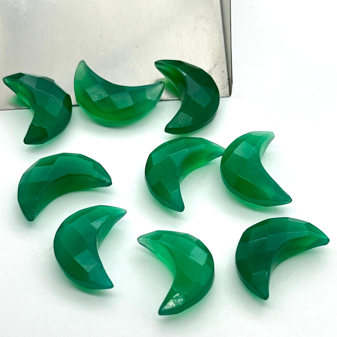 2,3,4,5,Pcs  Natural Green Onyx faceted Hand Carved Moon Shape Briolettes, Carved Moon Shape Gemstone For Jewelry, faceted Moon Shape 17mm