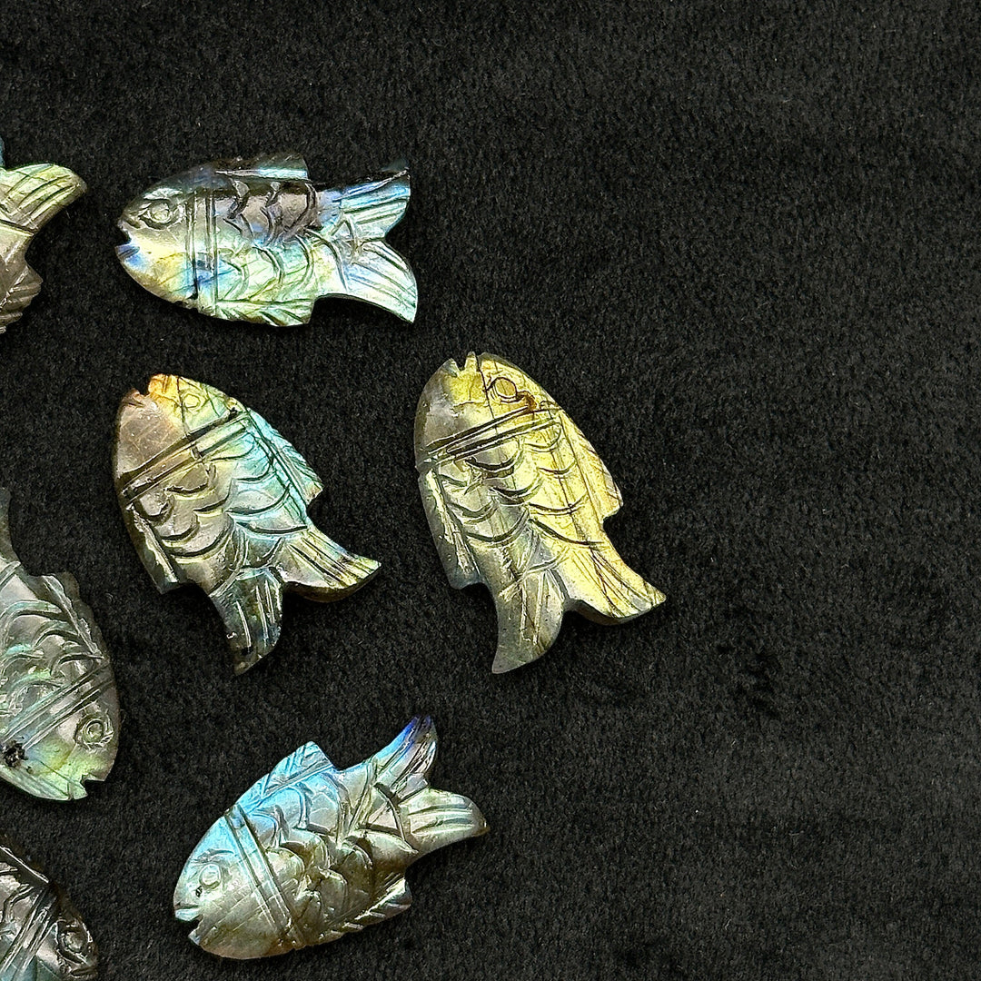 AAA+ Quality Flashy Labradorite Fish Carving Gemstone, Hand Carved Fish Shape Gemstone, 17X26 MM Fish Charm For Jewelry, Both Side Carved