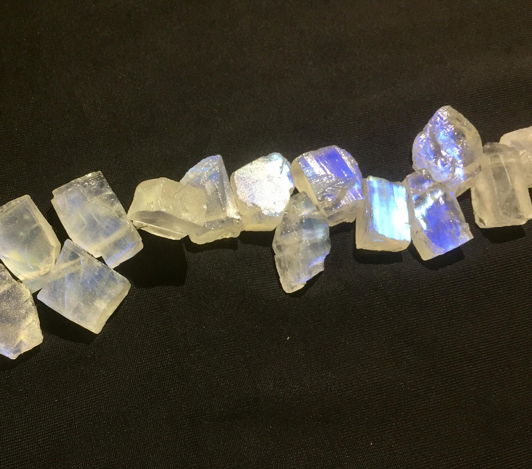 1 strand 20pcs AAA Quality Natural Flashy Blue Moonstone Rough slice briolette,rainbow moonstone gemstone for jewellery7-10mm