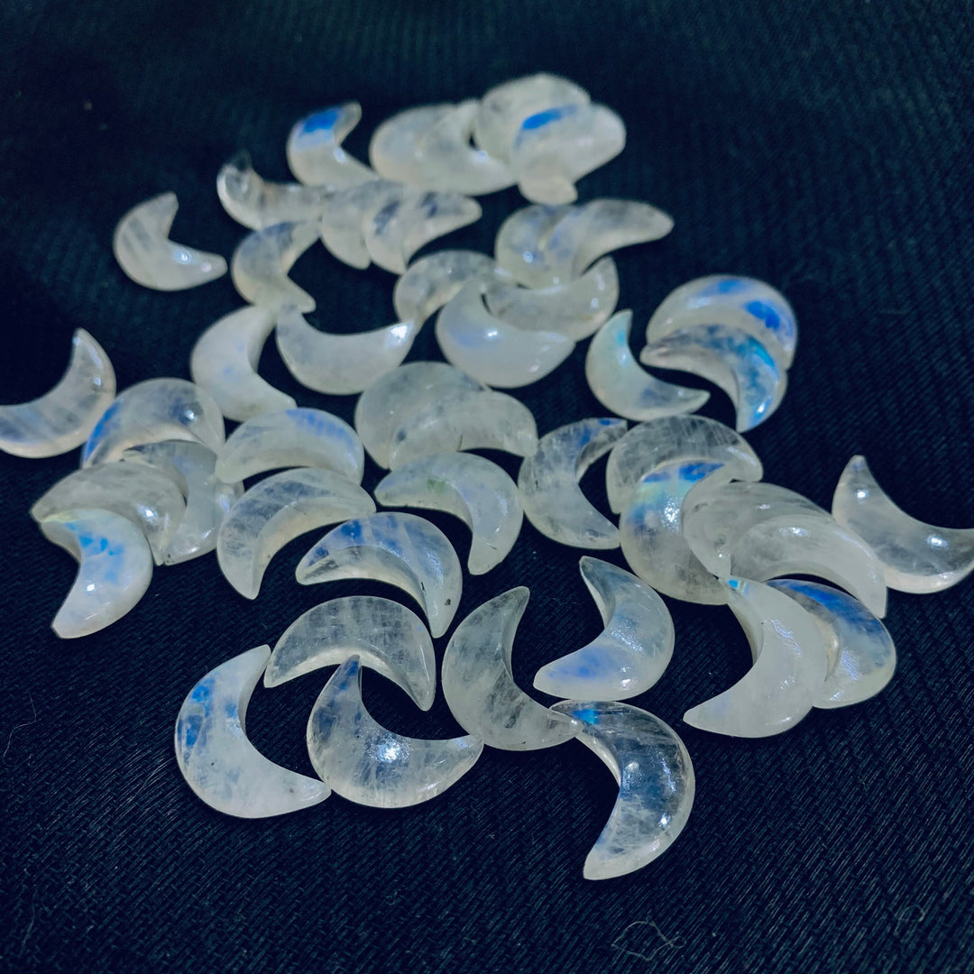 Flashy Rainbow Moonstone Smooth Cresent Moons, Natural Rainbow Moonstones, Carved Moon Shape Gemstone For Jewelry, 17 MM Moon Briolettes