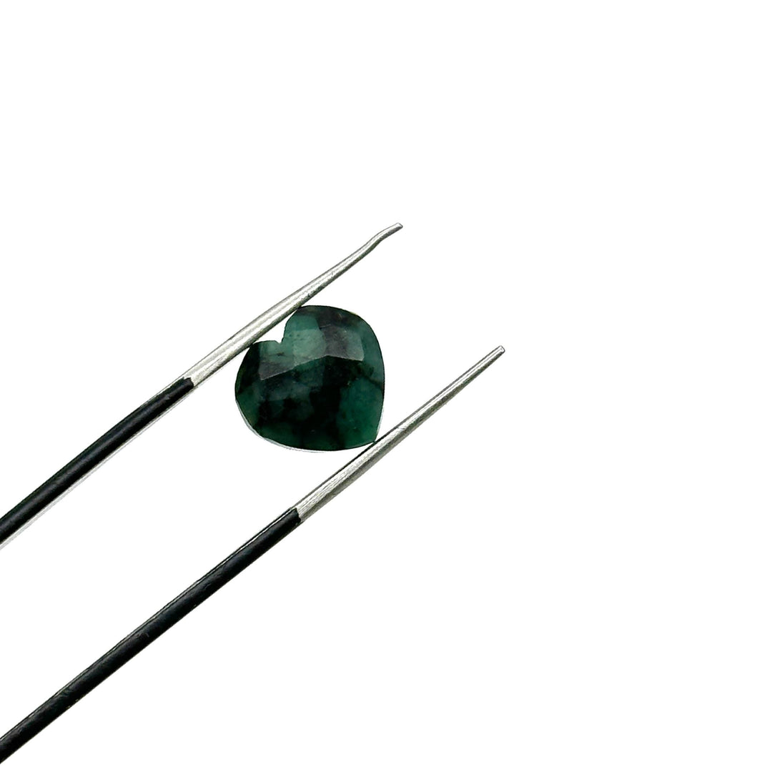 AAA Emerald Heart Beads: Faceted Green Gemstone, 10mm