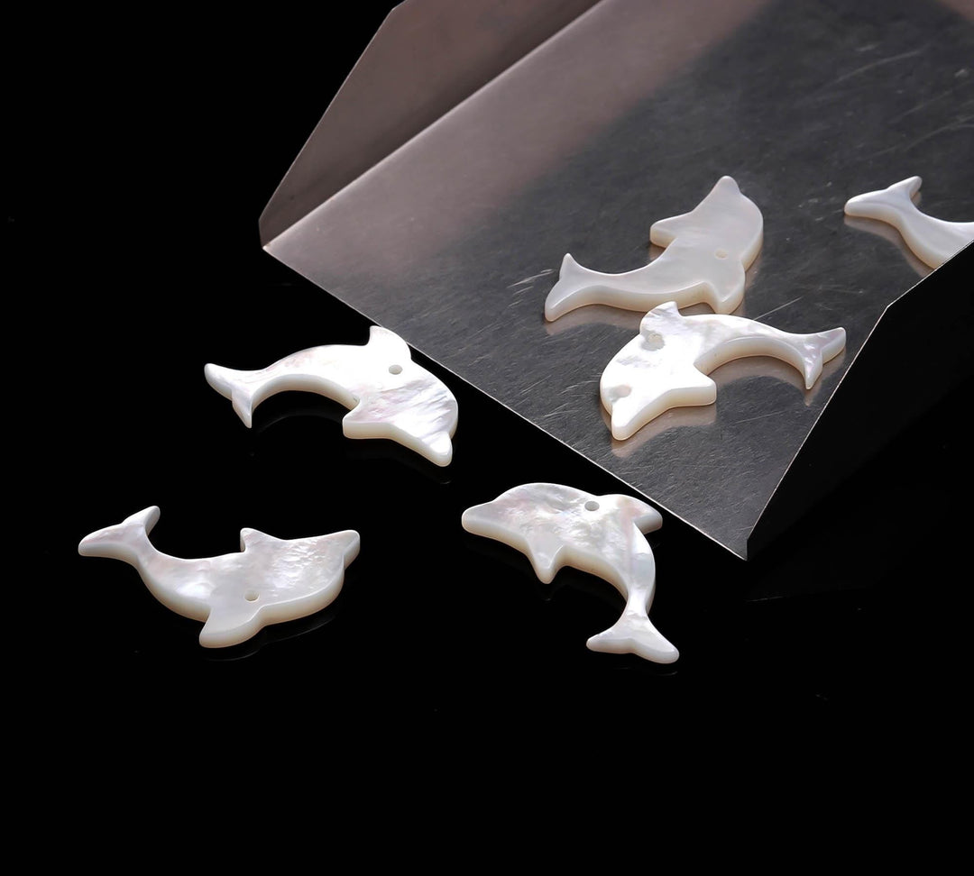 Natural White Pearl Dolphin Shape Carving, Mother of Pearl Dolphin Shape Beads, Top Drill Fish Charms for Jewelry Making, 23 MM, 1 PC