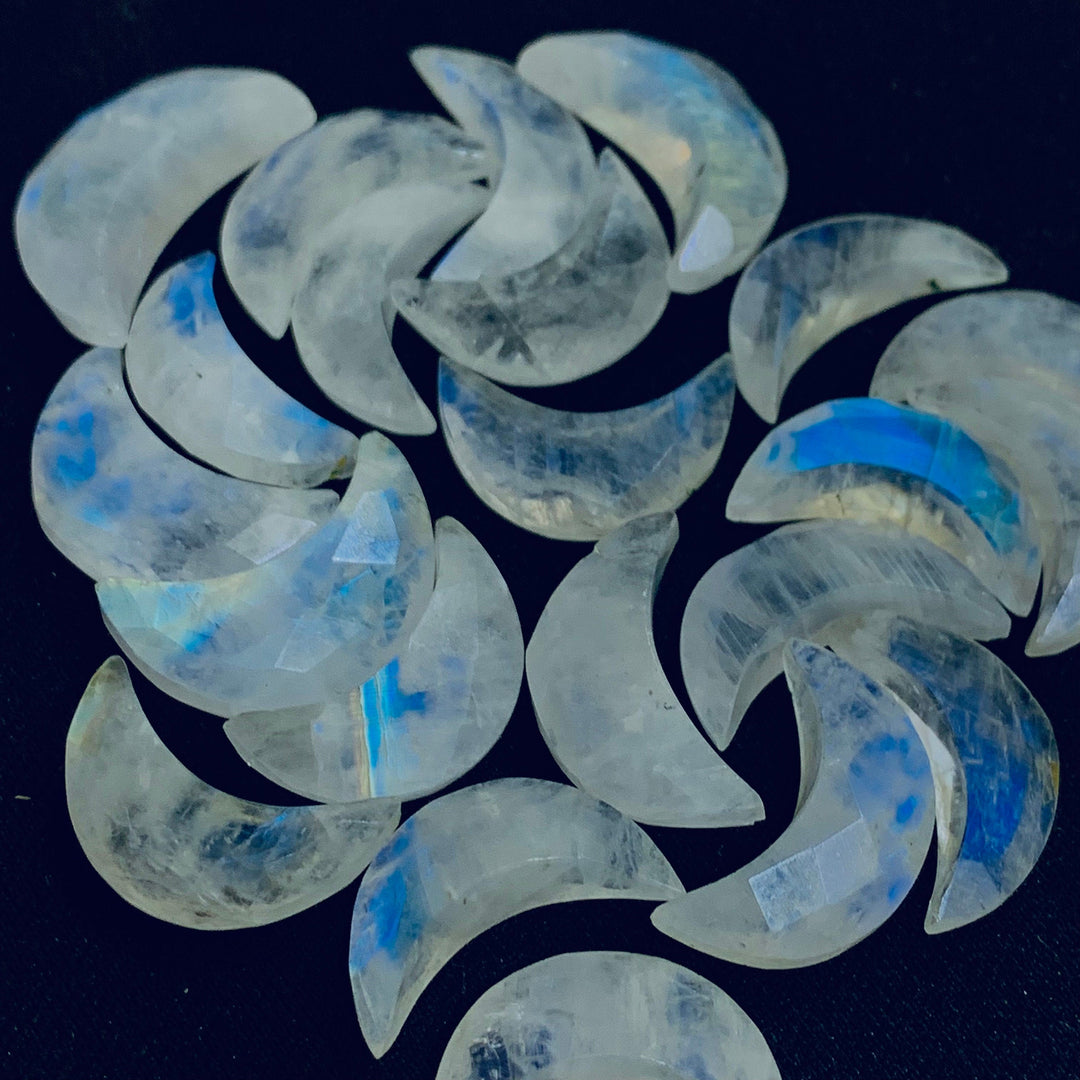 Natural Flashy Rainbow Moonstone Faceted Cresent Moons, Blue Flash Carved Gemstone, Gemstone For Jewelry, 17 MM Rainbow Moon Bead Briolettes