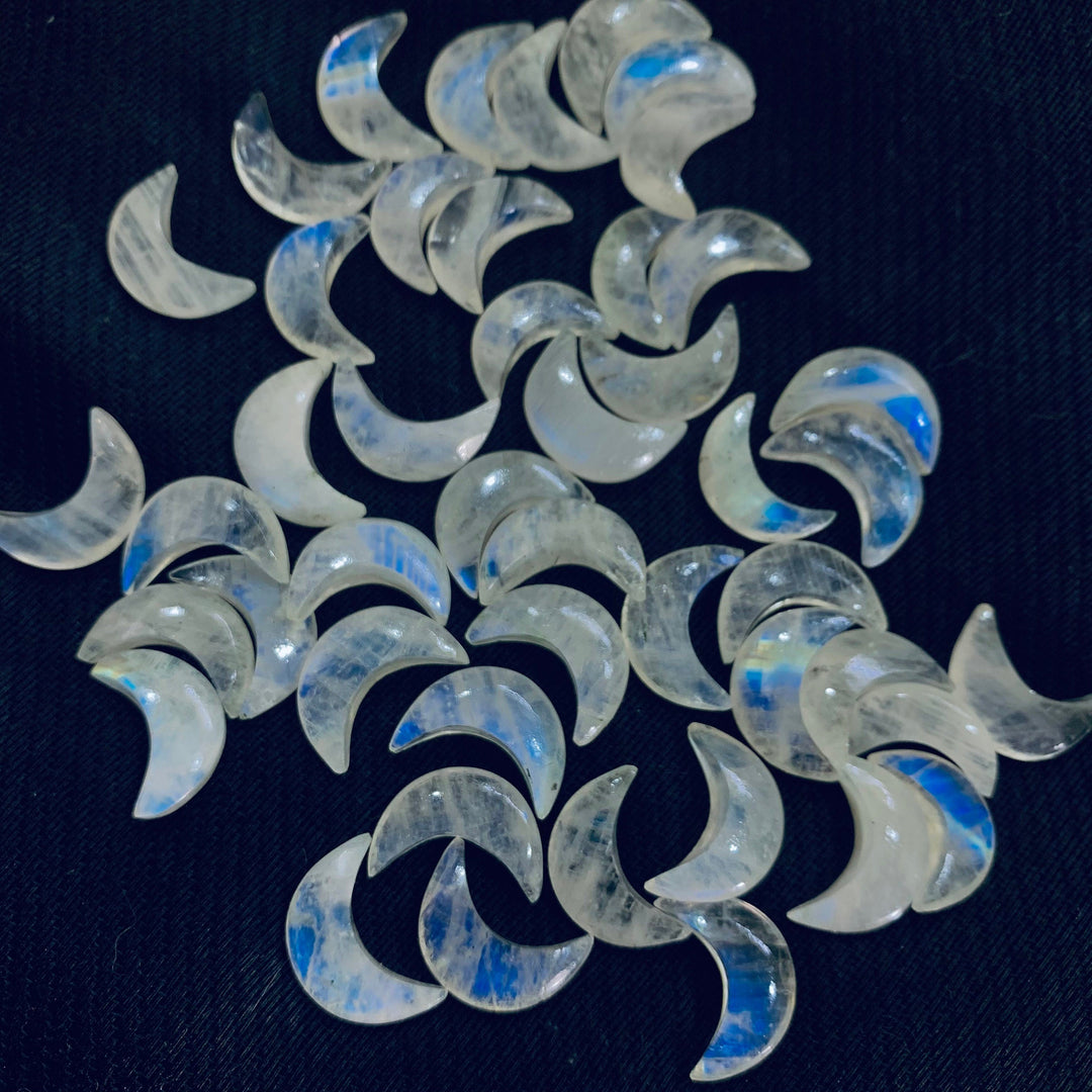 Flashy Rainbow Moonstone Smooth Cresent Moons, Natural Rainbow Moonstones, Carved Moon Shape Gemstone For Jewelry, 17 MM Moon Briolettes