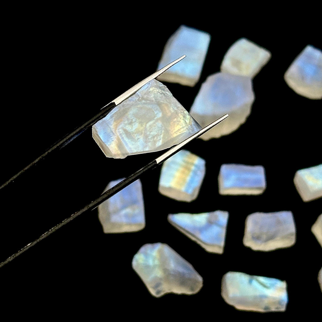 1 strand 20pcs AAA Quality Natural Flashy Blue Moonstone Rough slice briolette,rainbow moonstone gemstone for jewellery7-10mm