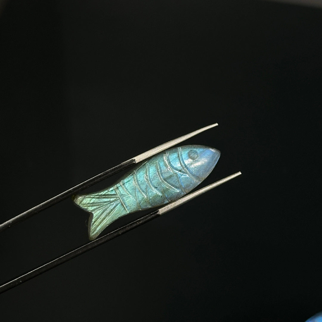 Labradorite Fish Carving: Flashy Handmade Gemstone Briolette for Jewelry (30x10 MM), Natural Crystal Fish Gifts