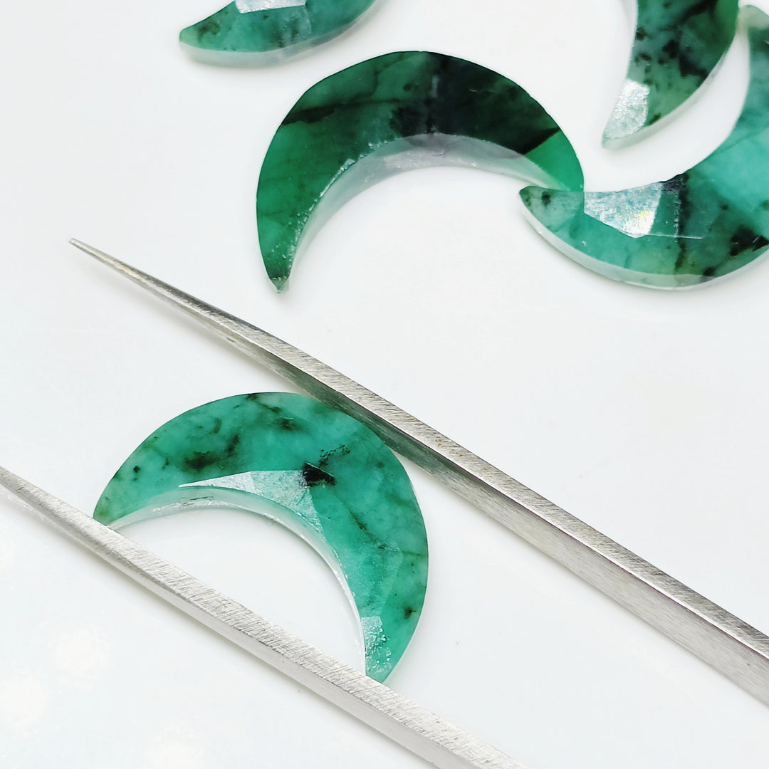 5,6,7,8,9,10 pcs Natural Emerald Hand Carved Moon Shape Briolettes,  Faceted Carved Moon Shape Gemstone For Jewellery, Moon Briolettes 17 mm