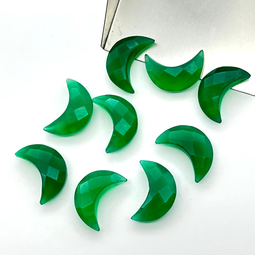 2,3,4,5,Pcs  Natural Green Onyx faceted Hand Carved Moon Shape Briolettes, Carved Moon Shape Gemstone For Jewelry, faceted Moon Shape 17mm