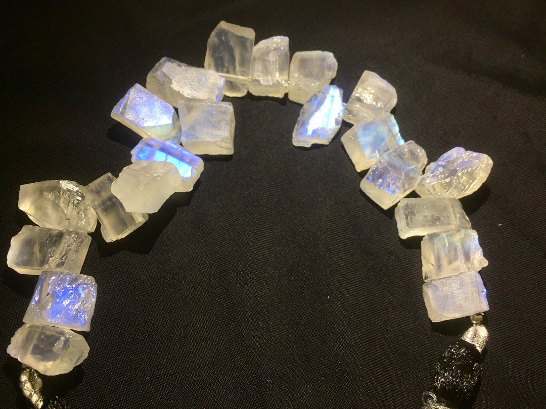 1 strand 20pcs AAA Quality Natural Flashy Blue Moonstone Rough slice briolette,rainbow moonstone gemstone for jewellery7-10mm