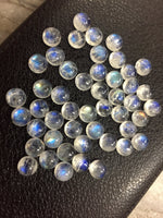 Load image into Gallery viewer, 50 pcs AAA quality 100% natural blue flashy rainbow moonstone cabochon blue fire moonstone cabs loose gemstone lot for jewelry 6mm