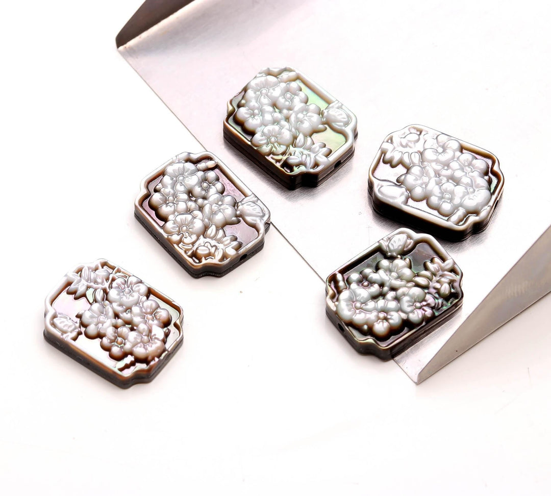 1 Pc Natural Black Mother of Pearl Carvings, Handmade Flower Bunch on Pearl Square, Straight Drill Mop Pearls, Luster Pearl 16 MM
